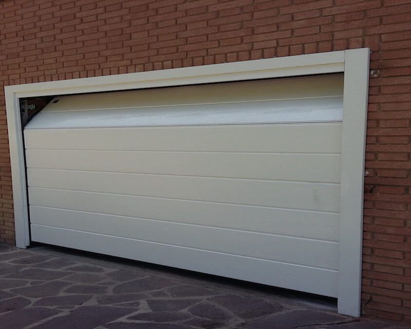 Vendita e installazioni di portoni sezionali a Parma Reggio emilia e di Loffredo alessandro